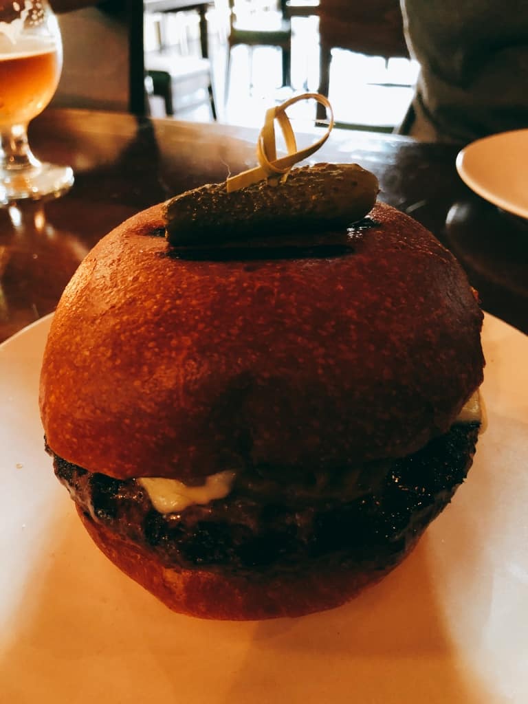 Frenchie Burger Cote. Est